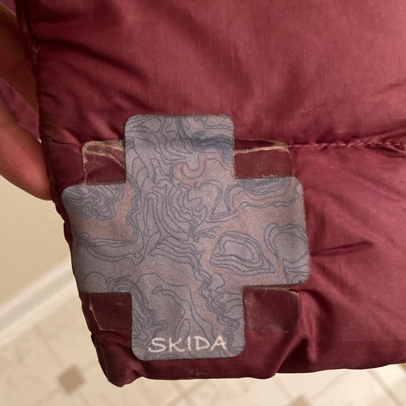 Patagonia Hi Loft Down Sweater Hoodie Burgundy - Picture 3 of 8